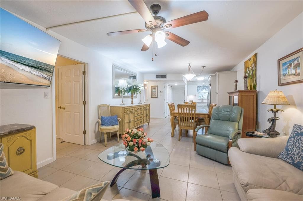 499 Forest Lakes Blvd 110, Naples, FL 34105-9