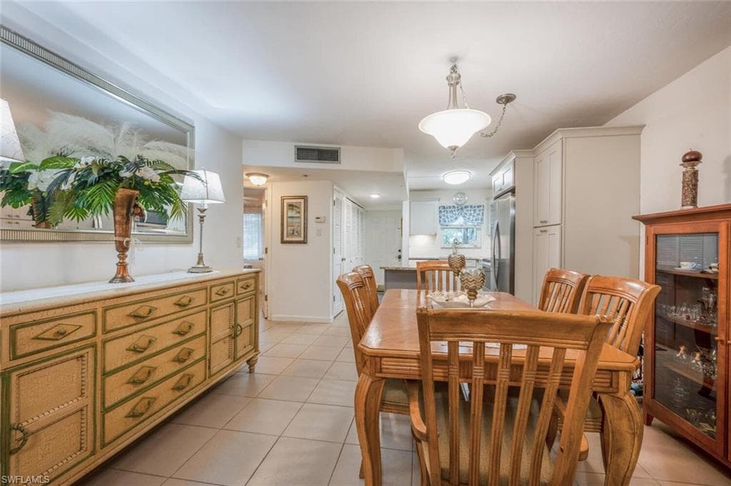 499 Forest Lakes Blvd 110, Naples, FL 34105-10