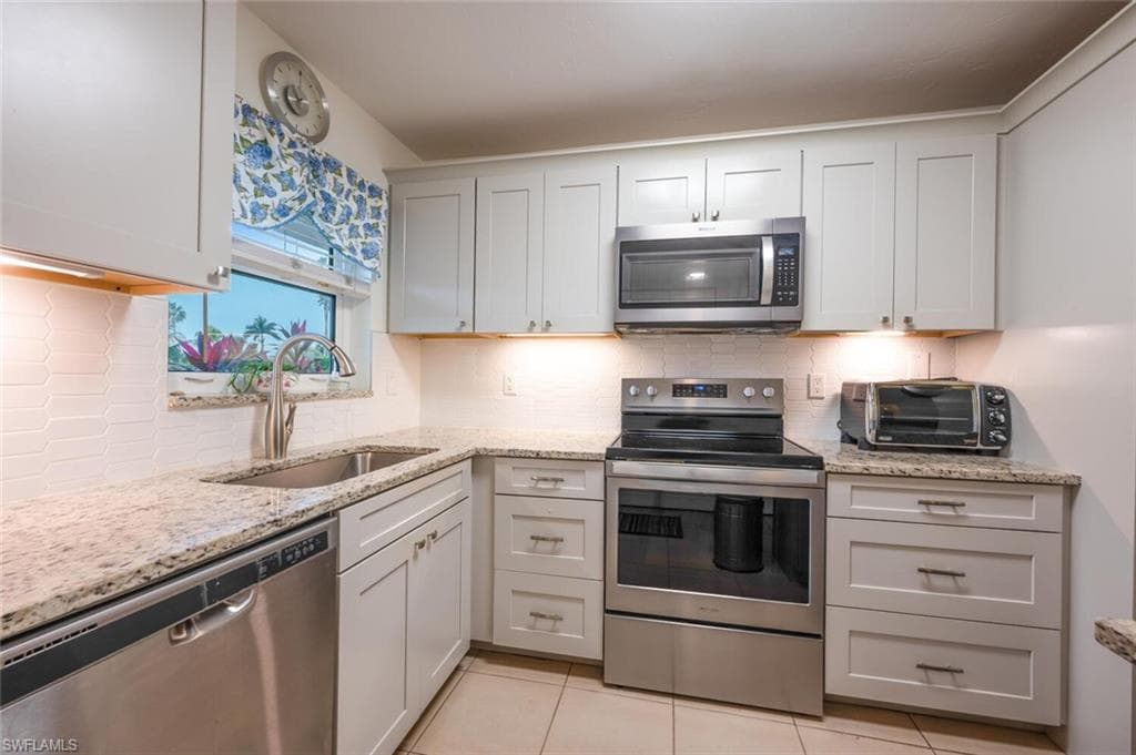 499 Forest Lakes Blvd 110, Naples, FL 34105-12