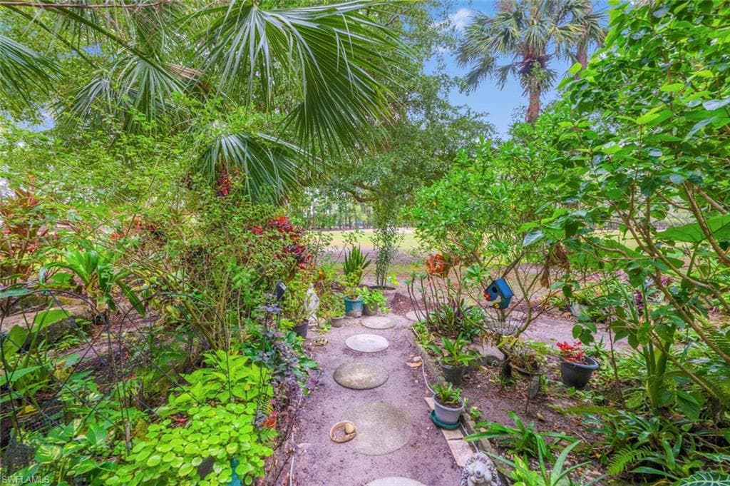 499 Forest Lakes Blvd 110, Naples, FL 34105-23