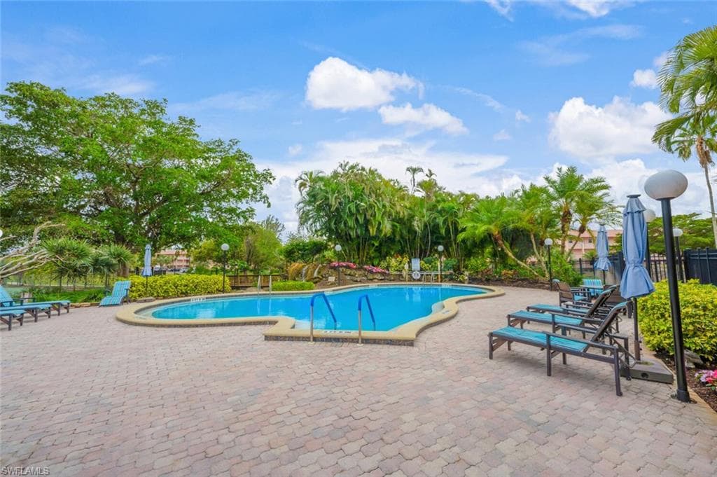 499 Forest Lakes Blvd 110, Naples, FL 34105-27
