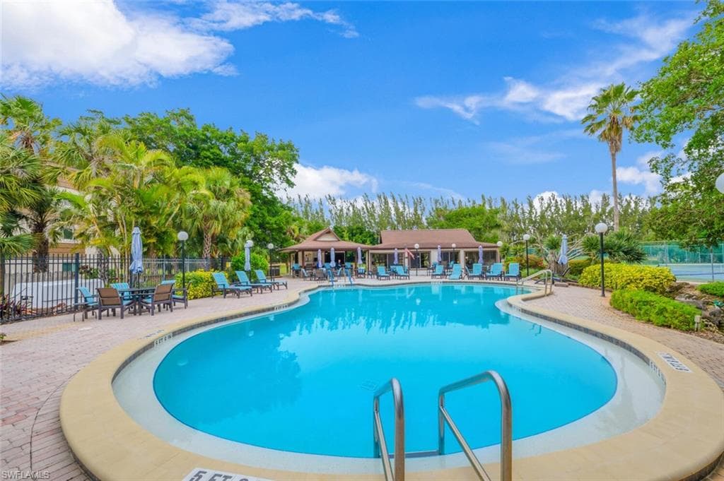 499 Forest Lakes Blvd 110, Naples, FL 34105-28