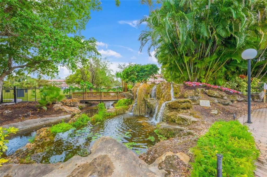 499 Forest Lakes Blvd 110, Naples, FL 34105-30