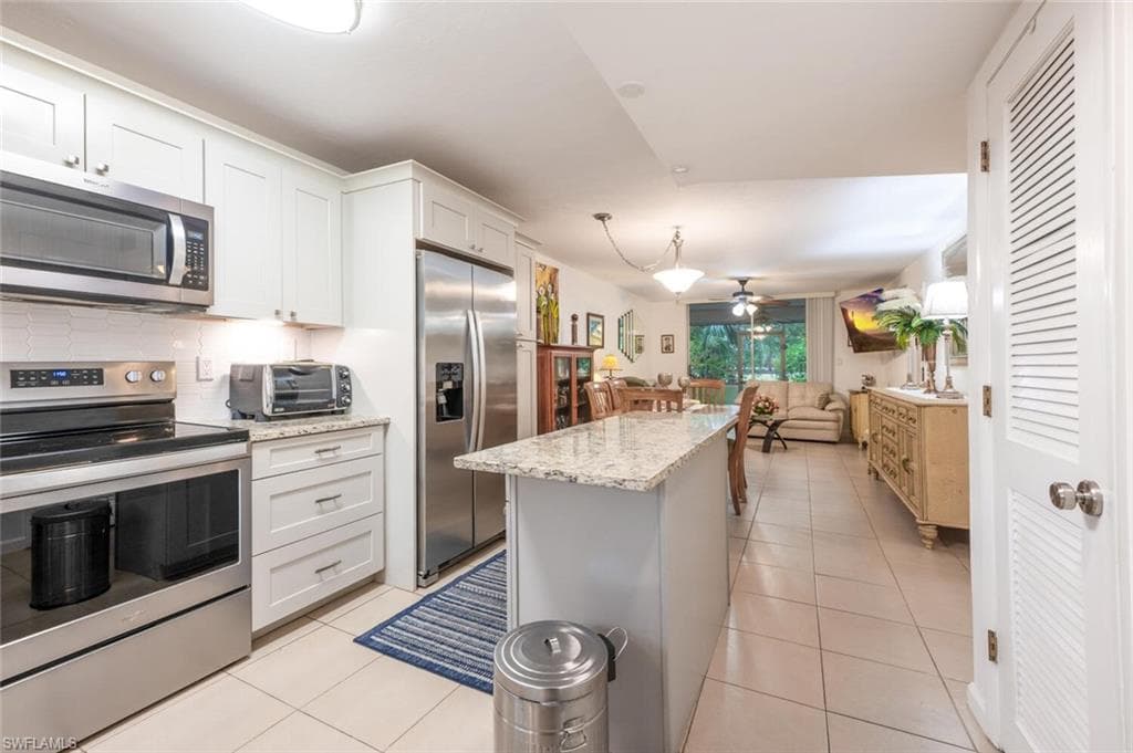 499 Forest Lakes Blvd 110, Naples, FL 34105-4