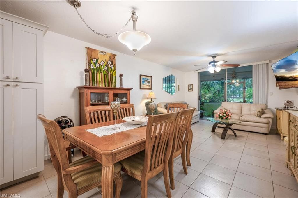 499 Forest Lakes Blvd 110, Naples, FL 34105-5