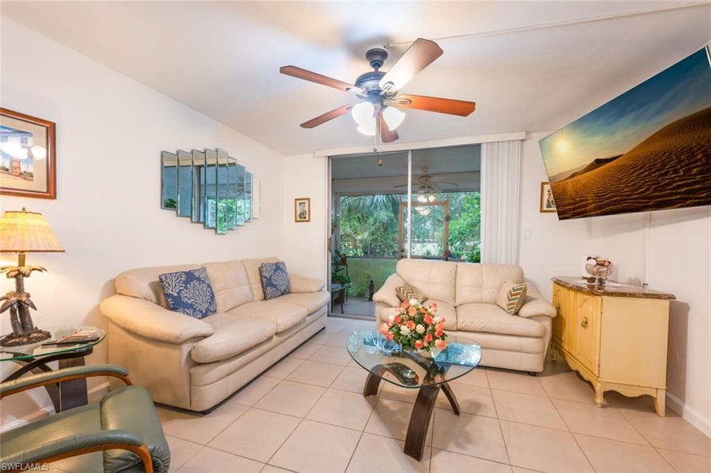 499 Forest Lakes Blvd 110, Naples, FL 34105-6