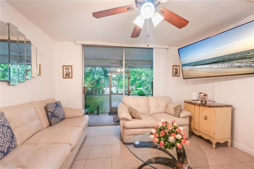499 Forest Lakes Blvd 110, Naples, FL 34105-7