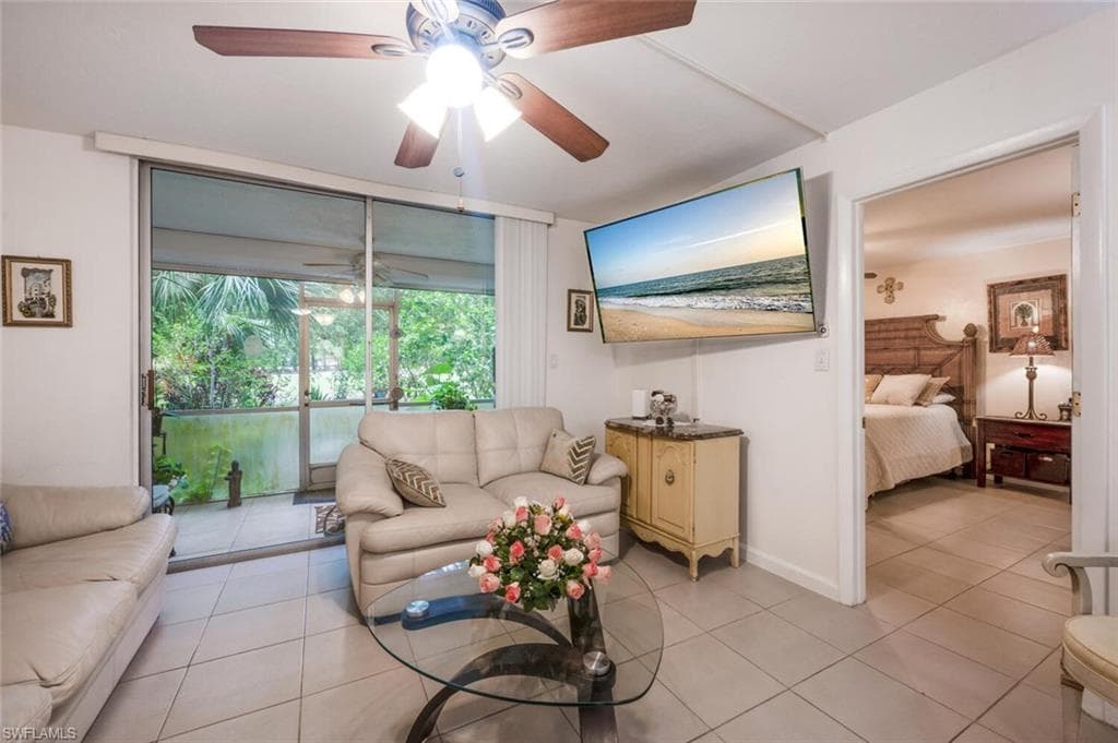 499 Forest Lakes Blvd 110, Naples, FL 34105-8