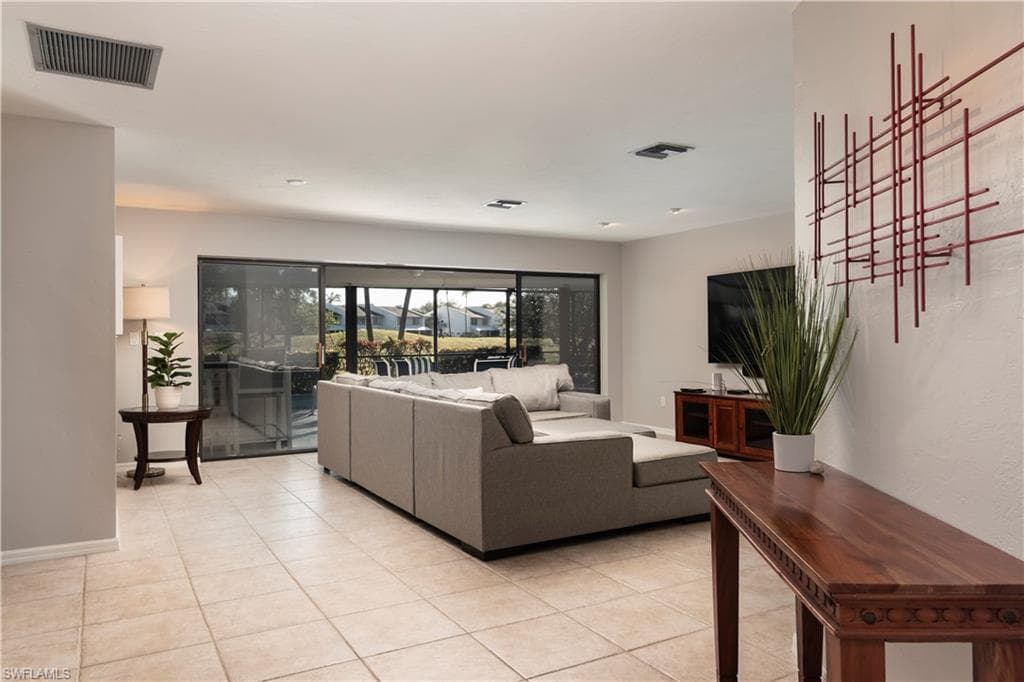 28389 Verde Ln, Bonita Springs, FL 34135-8