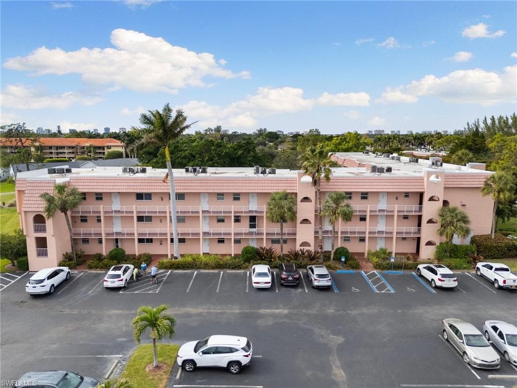 100 Forest Lakes Blvd 102, Naples, FL 34105-21