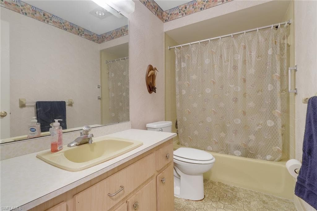 7008 Cedarhurst Dr, Fort Myers, FL 33919-22