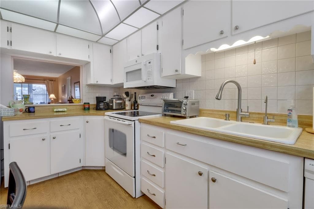 7008 Cedarhurst Dr, Fort Myers, FL 33919-6