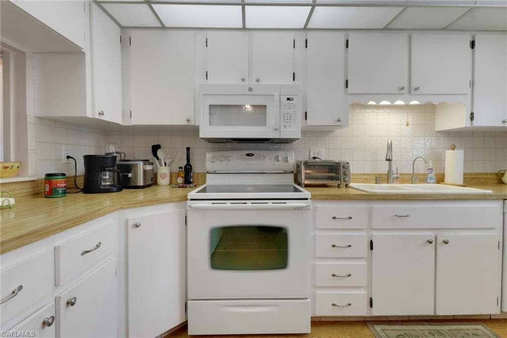 7008 Cedarhurst Dr, Fort Myers, FL 33919-7