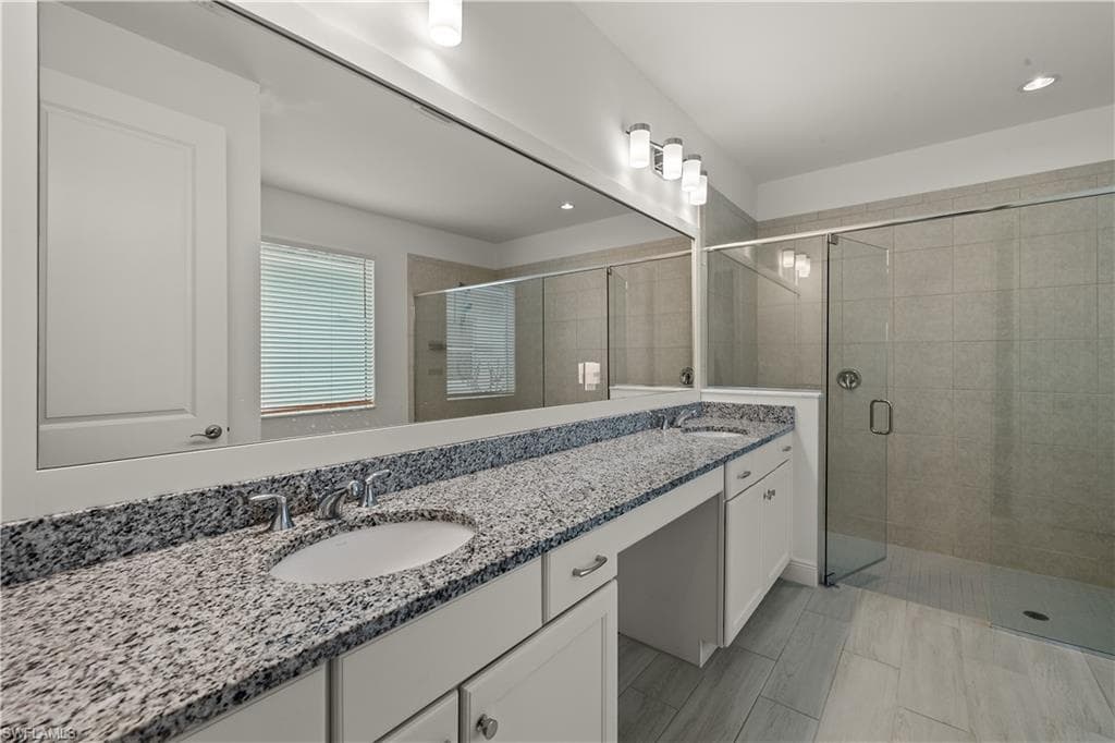 8880 Redonda Dr, Naples, FL 34114-16