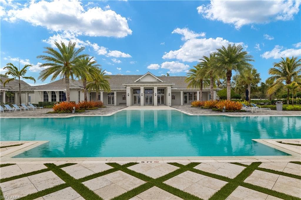 8880 Redonda Dr, Naples, FL 34114-23