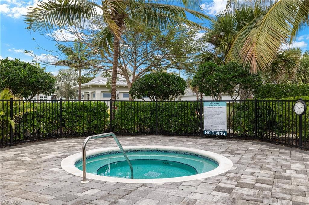 8880 Redonda Dr, Naples, FL 34114-25