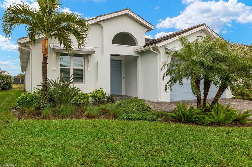8880 Redonda Dr, Naples, FL 34114-1