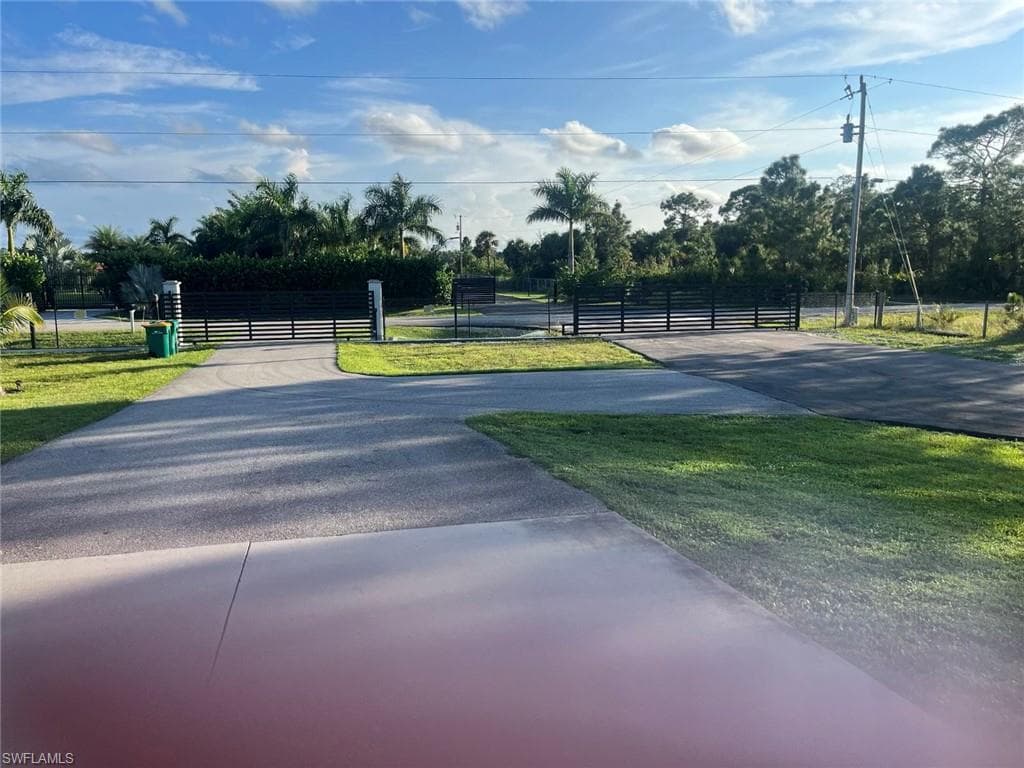 3621 52nd Ave NE, Naples, FL 34120-12