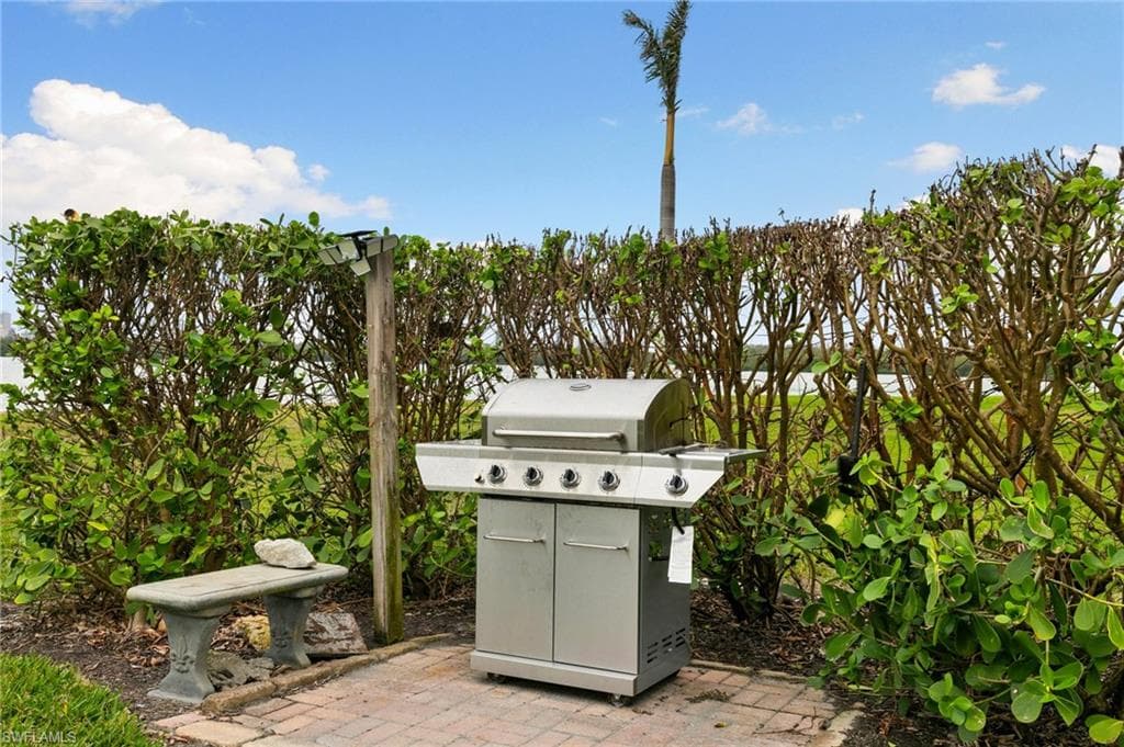 17 Bluebill Ave 1101, Naples, FL 34108-33