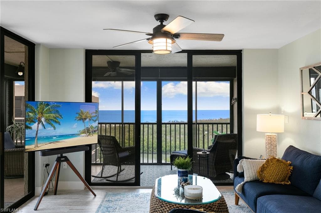 17 Bluebill Ave 1101, Naples, FL 34108-8