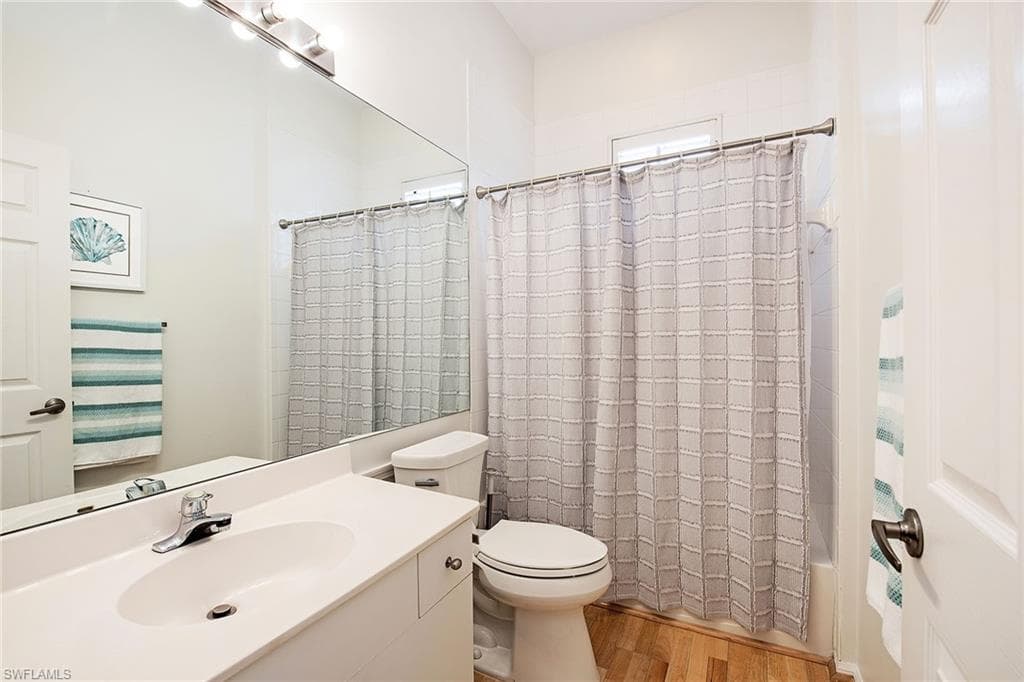 400 L Ambiance Cir 204, Naples, FL 34108-13