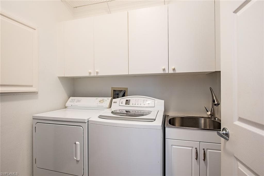 400 L Ambiance Cir 204, Naples, FL 34108-14