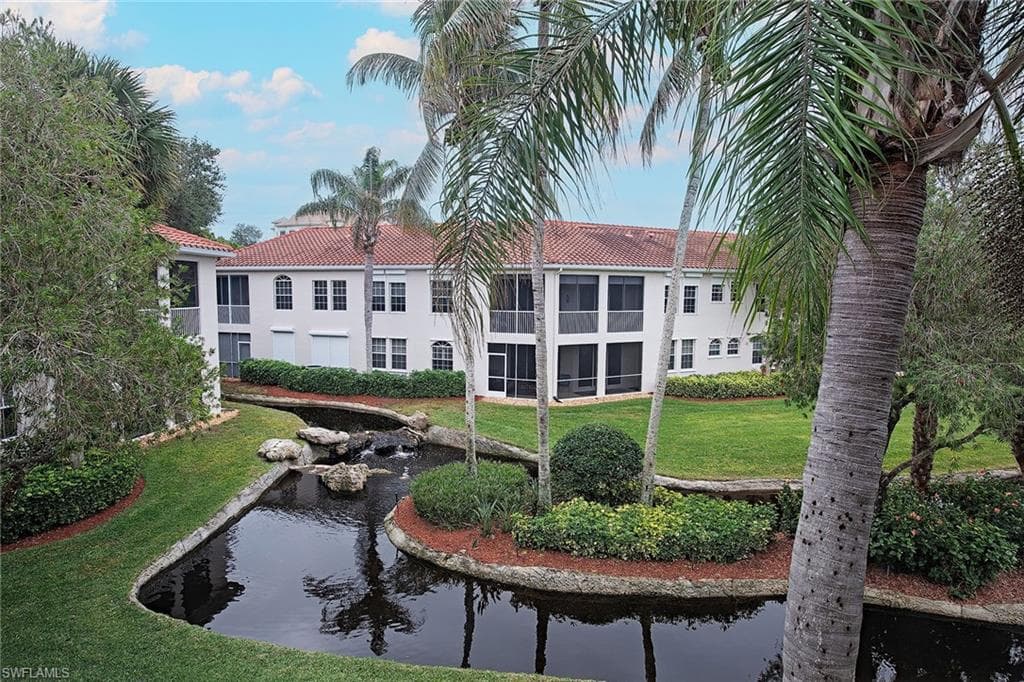400 L Ambiance Cir 204, Naples, FL 34108-3