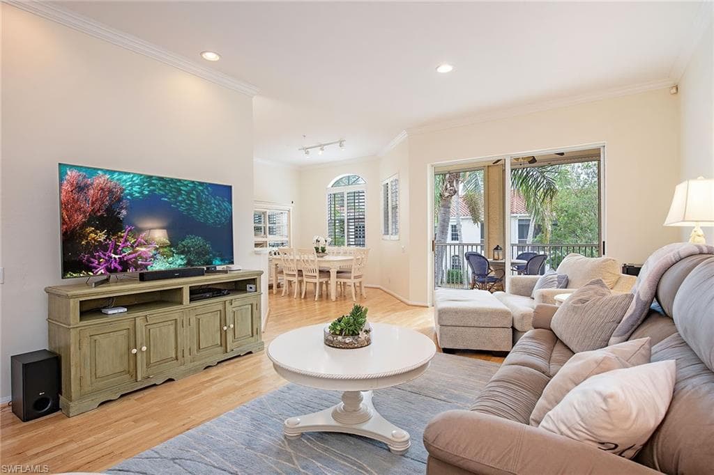 400 L Ambiance Cir 204, Naples, FL 34108-4