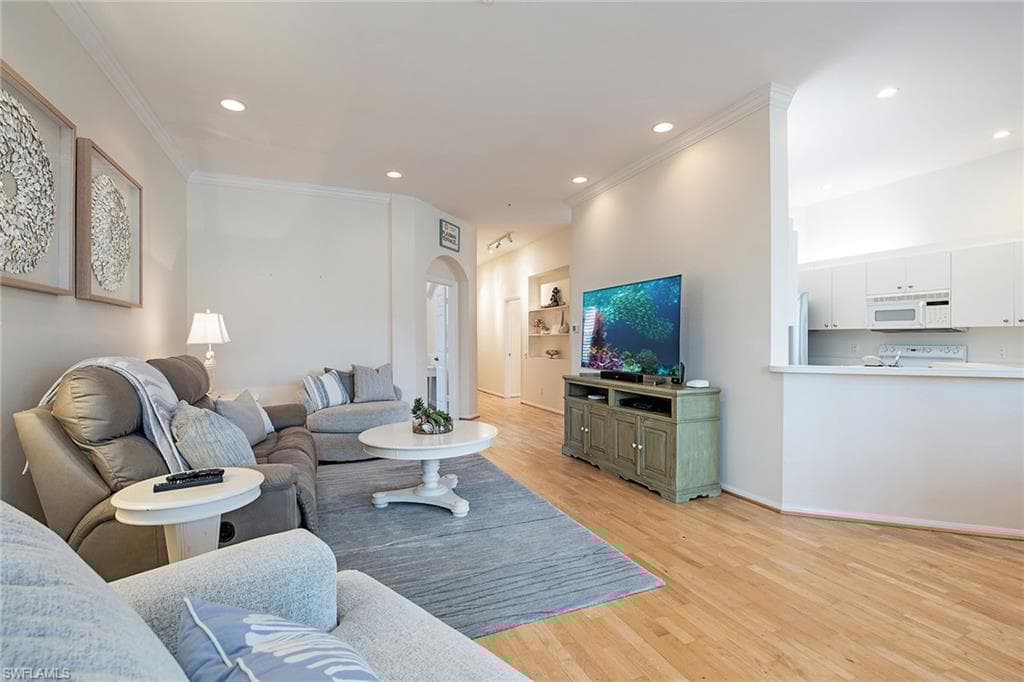 400 L Ambiance Cir 204, Naples, FL 34108-5