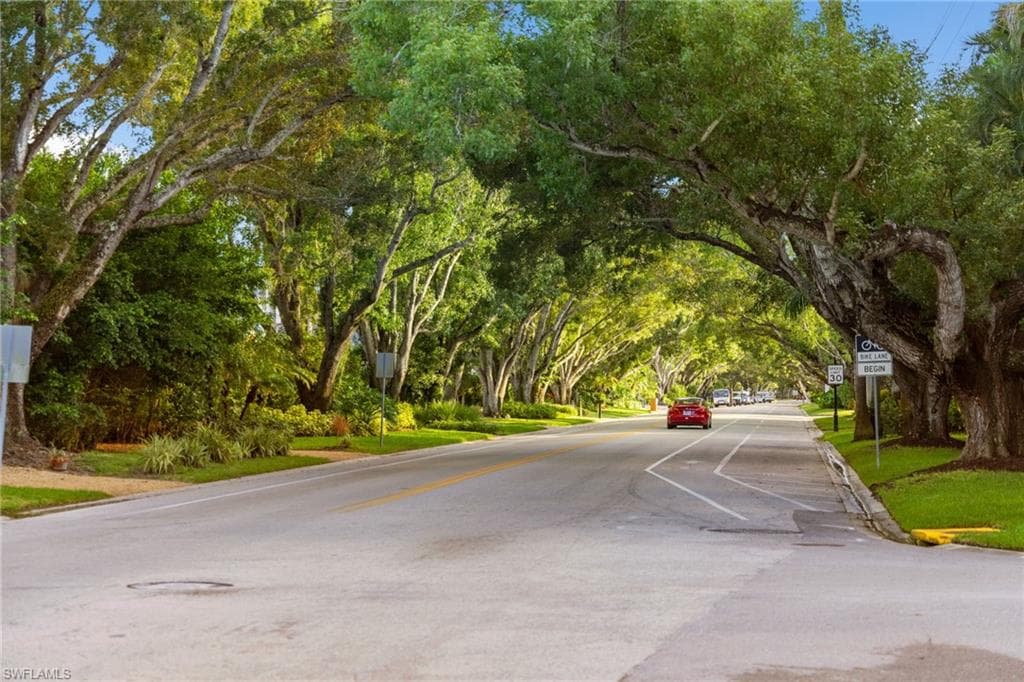 1980 Gordon Dr, Naples, FL 34102-1