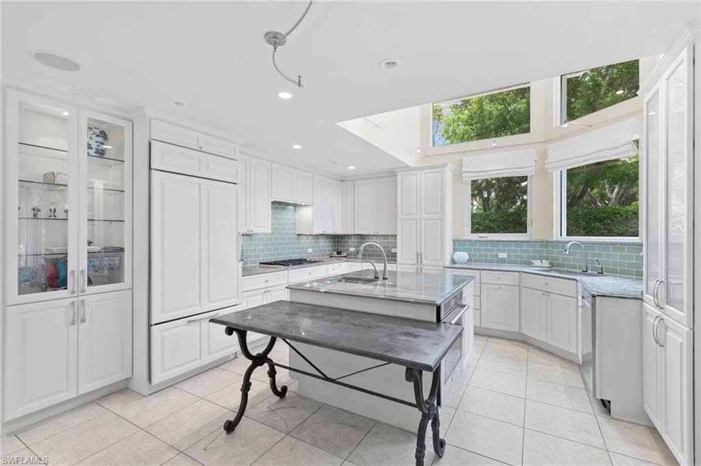 1980 Gordon Dr, Naples, FL 34102-21