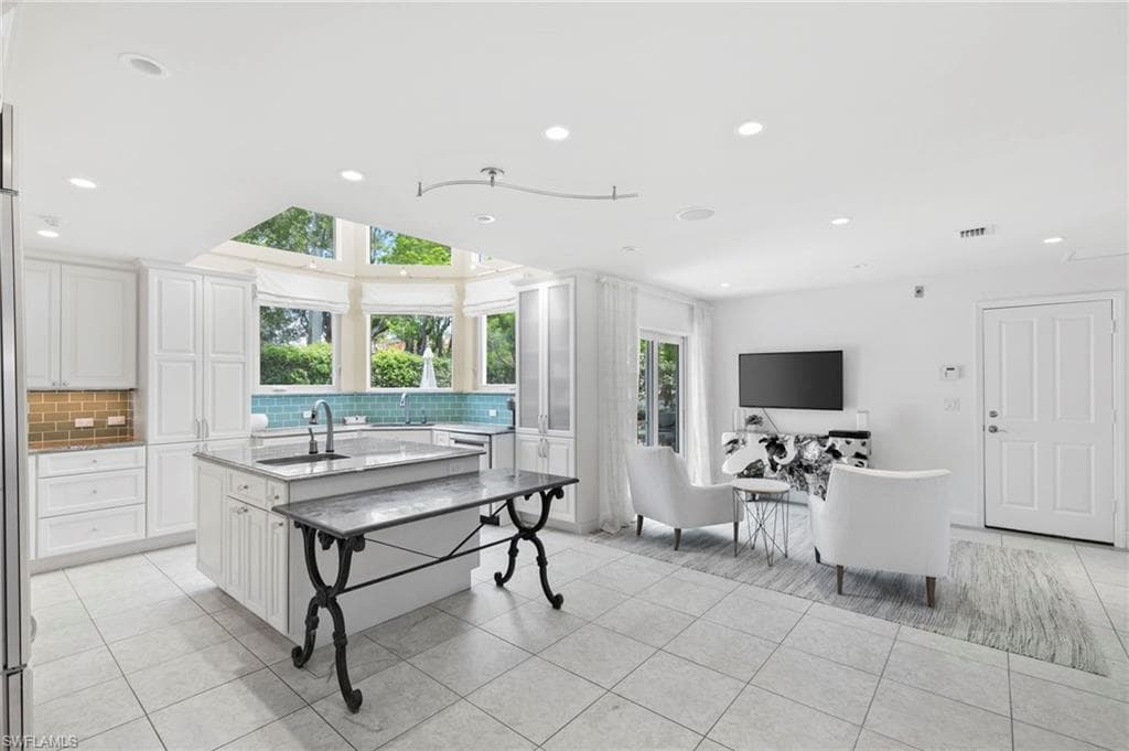 1980 Gordon Dr, Naples, FL 34102-22