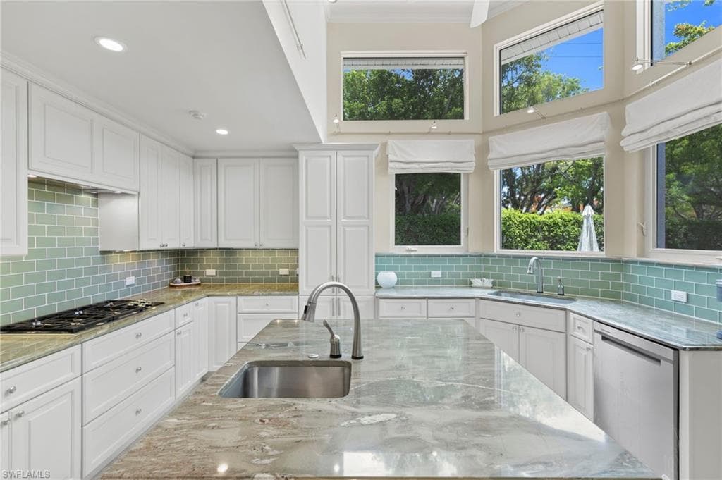 1980 Gordon Dr, Naples, FL 34102-23