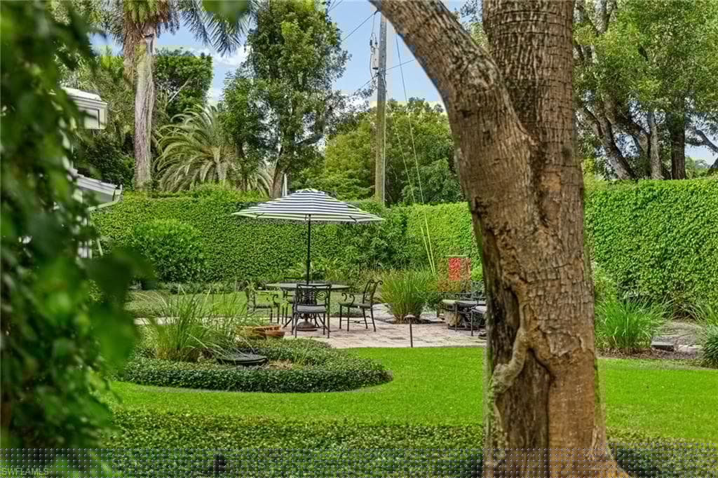 1980 Gordon Dr, Naples, FL 34102-6