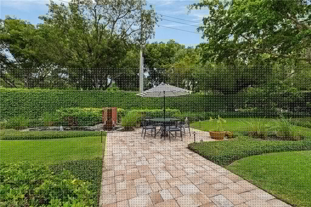 1980 Gordon Dr, Naples, FL 34102-8