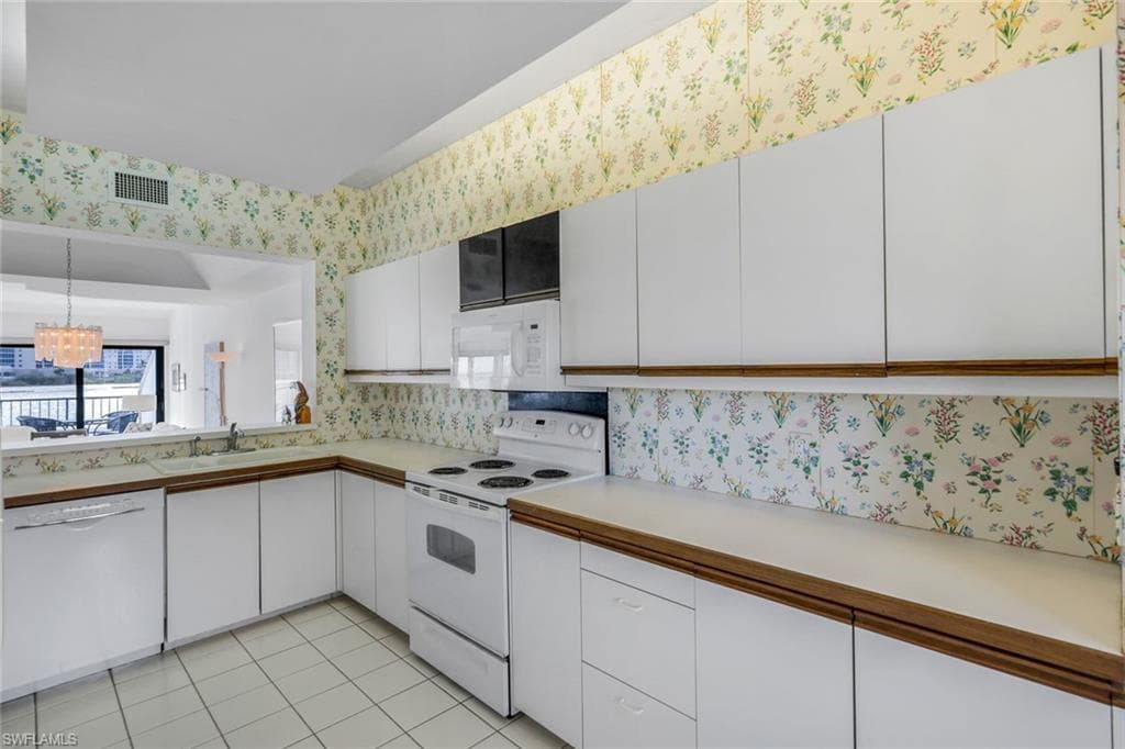 210 La Peninsula Blvd 210, Naples, FL 34113-9