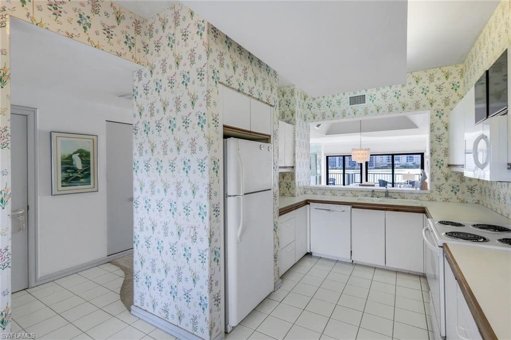 210 La Peninsula Blvd 210, Naples, FL 34113-10