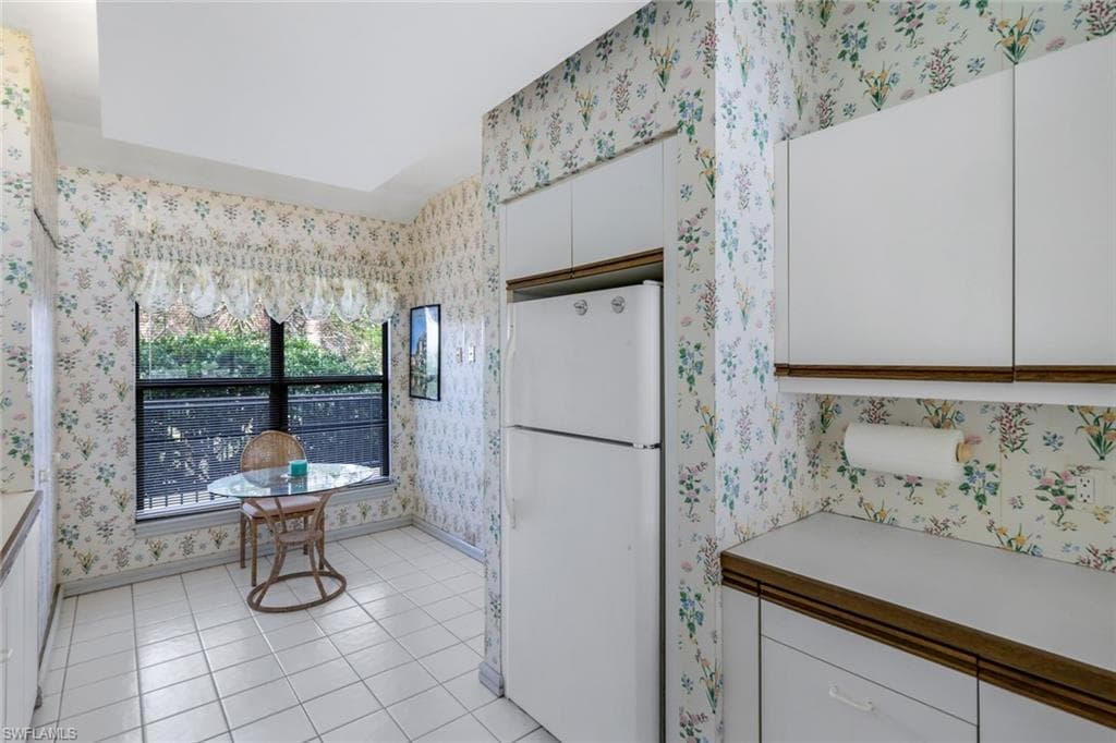 210 La Peninsula Blvd 210, Naples, FL 34113-12