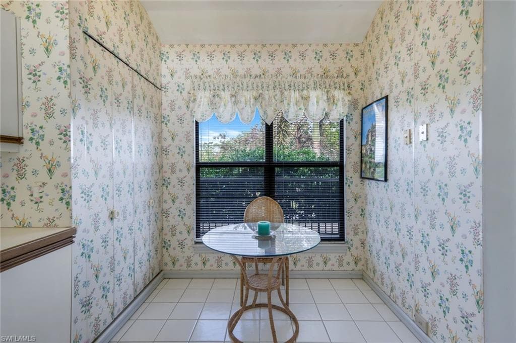 210 La Peninsula Blvd 210, Naples, FL 34113-13