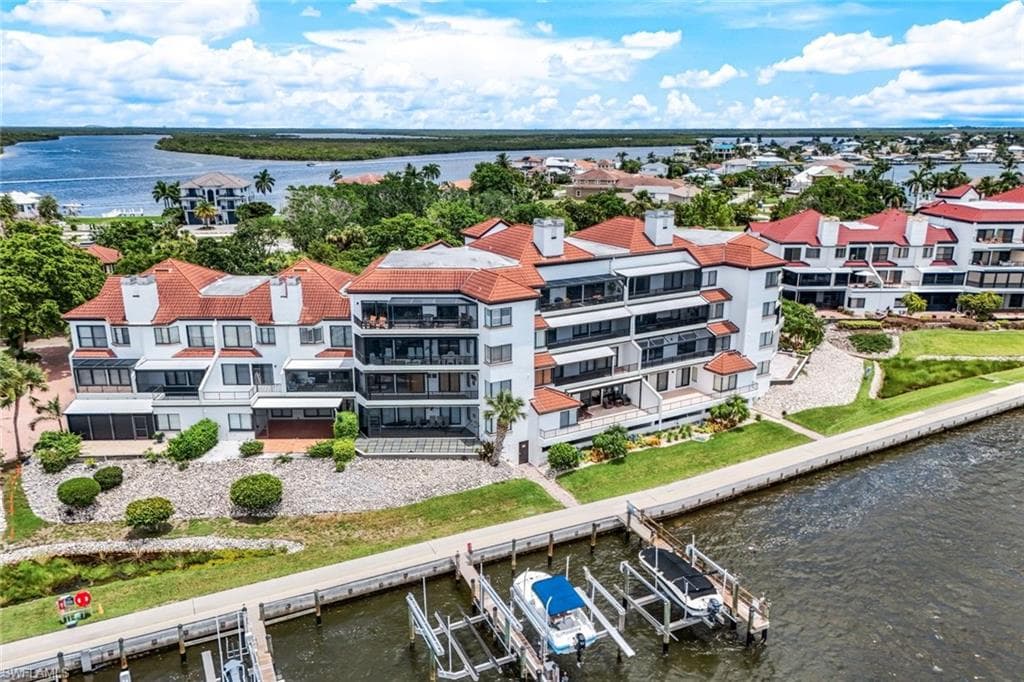 210 La Peninsula Blvd 210, Naples, FL 34113-28