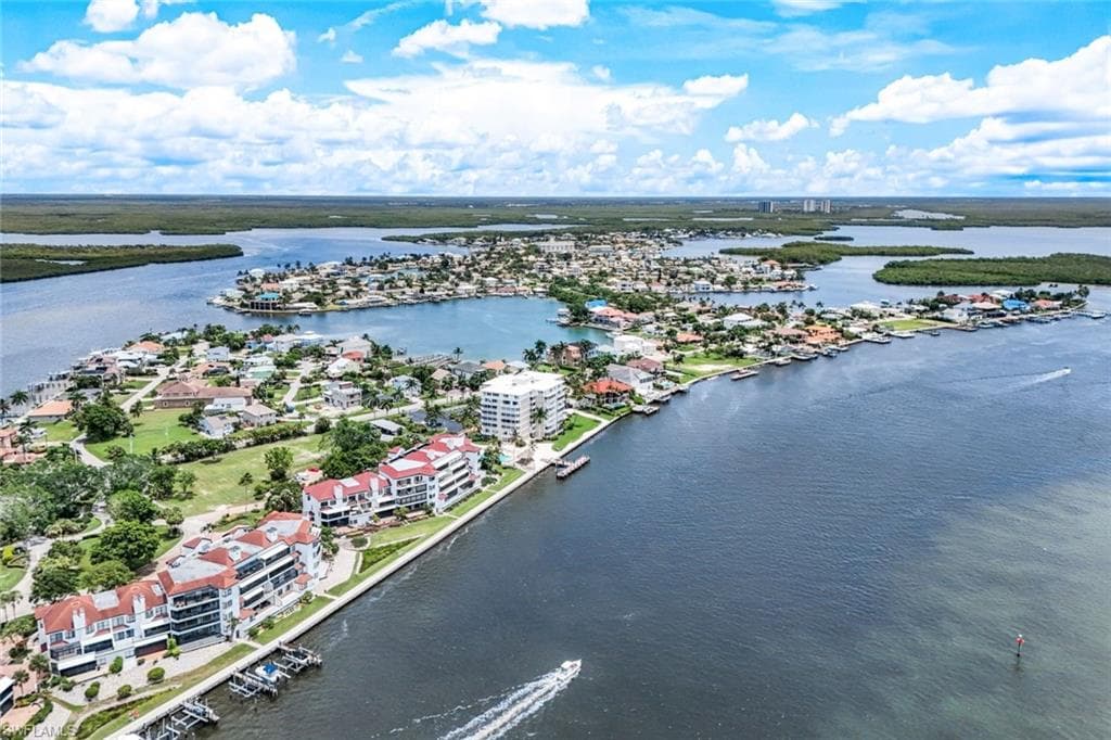 210 La Peninsula Blvd 210, Naples, FL 34113-33