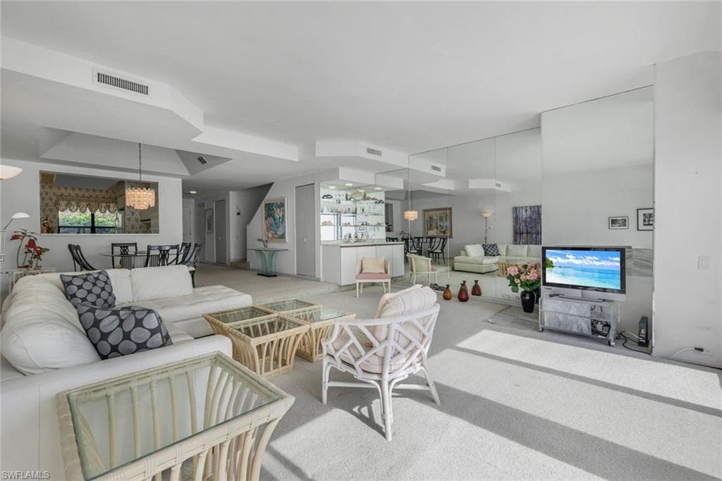 210 La Peninsula Blvd 210, Naples, FL 34113-6