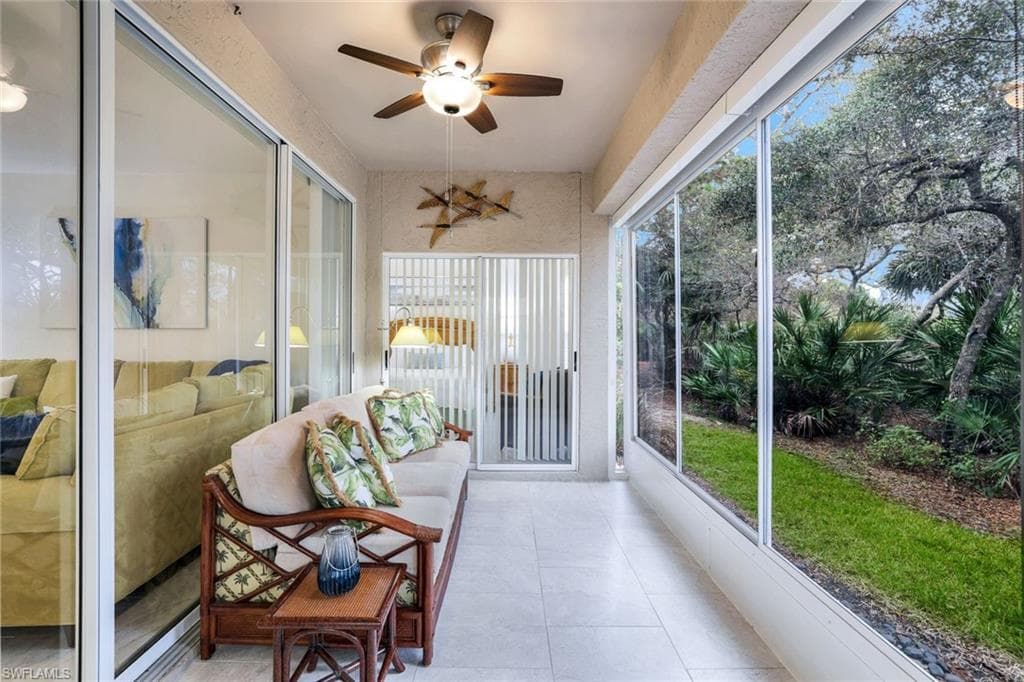 356 Emerald Bay Cir P6, Naples, FL 34110-9