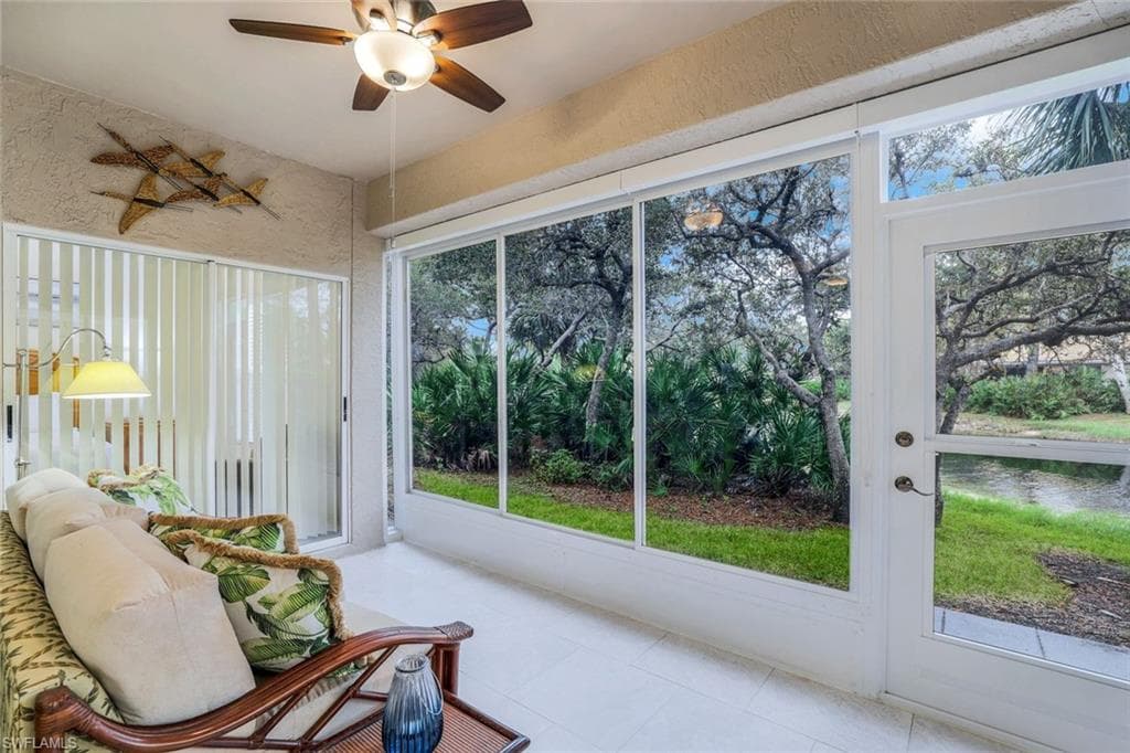 356 Emerald Bay Cir P6, Naples, FL 34110-10