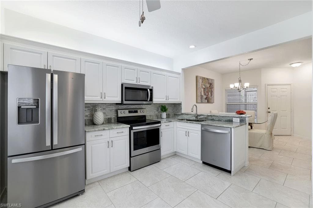 356 Emerald Bay Cir P6, Naples, FL 34110-11