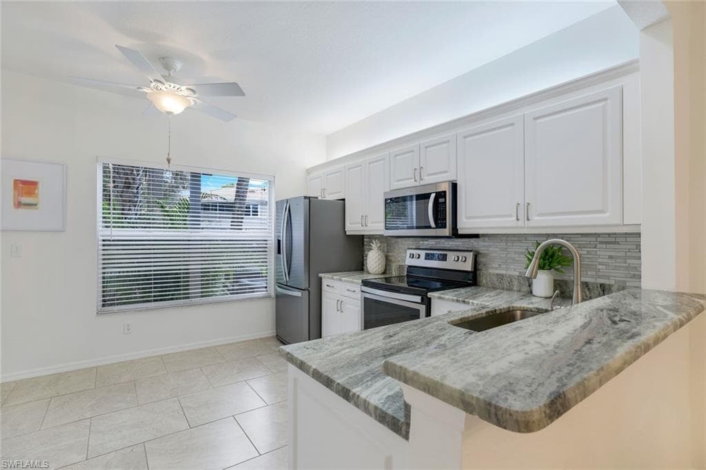 356 Emerald Bay Cir P6, Naples, FL 34110-12