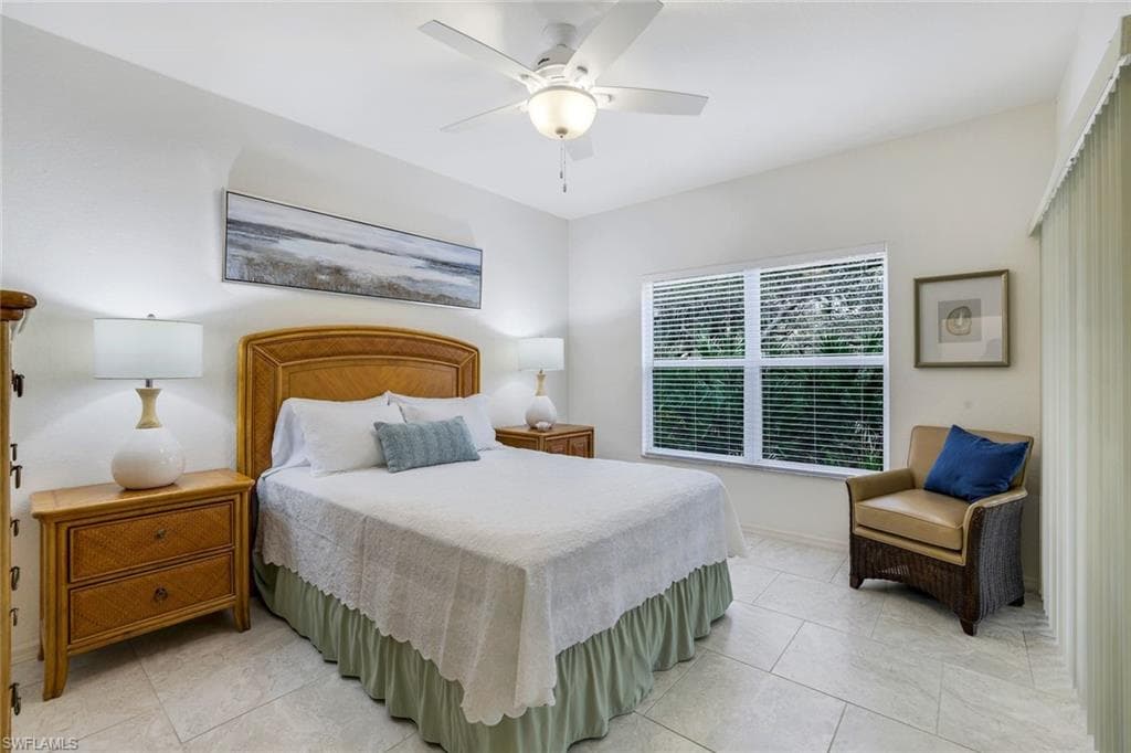 356 Emerald Bay Cir P6, Naples, FL 34110-13