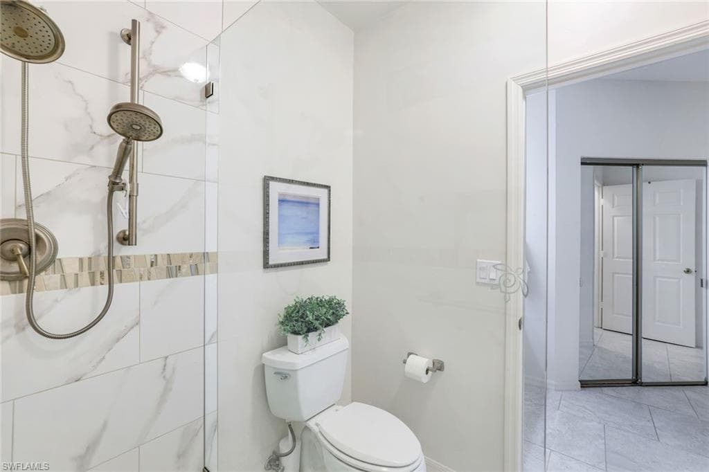 356 Emerald Bay Cir P6, Naples, FL 34110-16