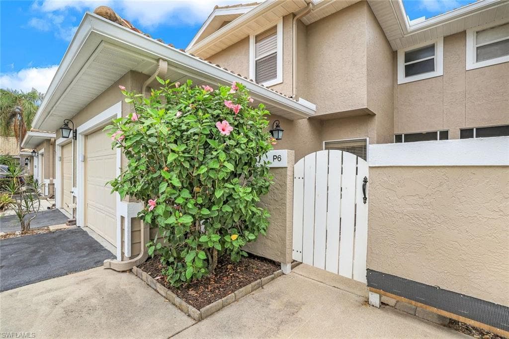 356 Emerald Bay Cir P6, Naples, FL 34110-1