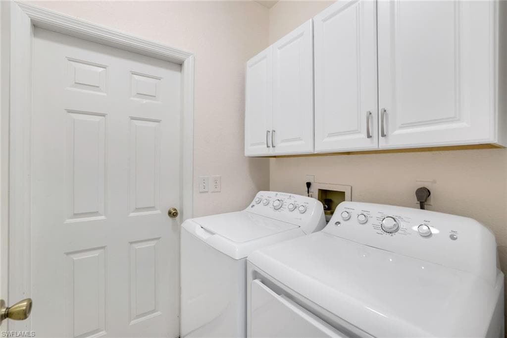 356 Emerald Bay Cir P6, Naples, FL 34110-19